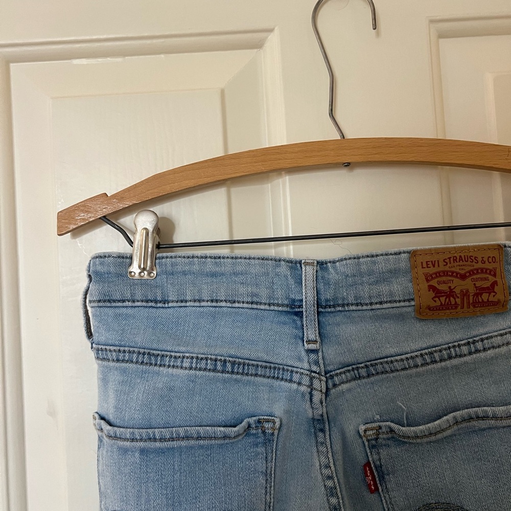 Levi’s 721 High Rise Skinny. Size 28. Light Wash. - Picture 7 of 8